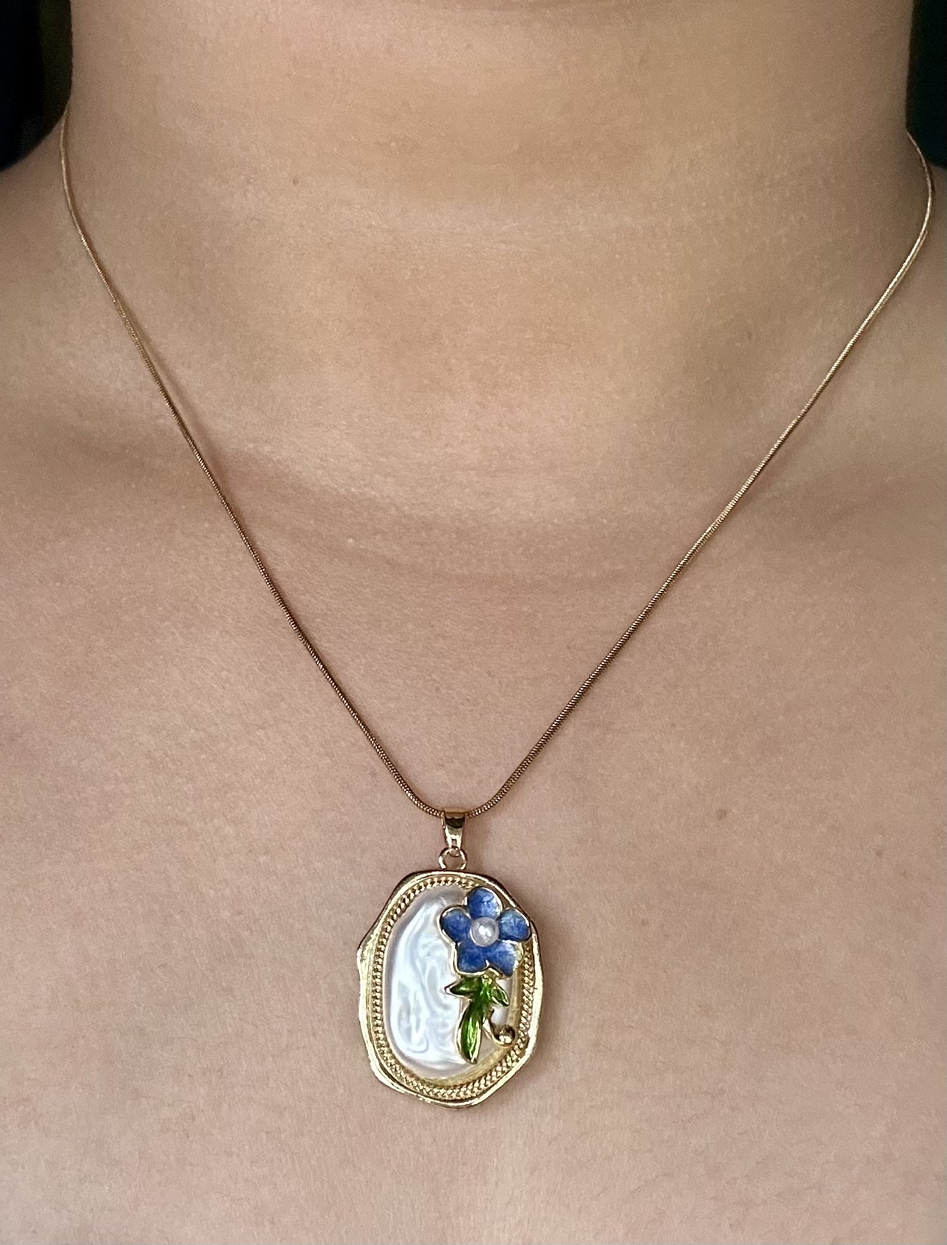 Handcrafted Pearl Floral Pendant Necklace