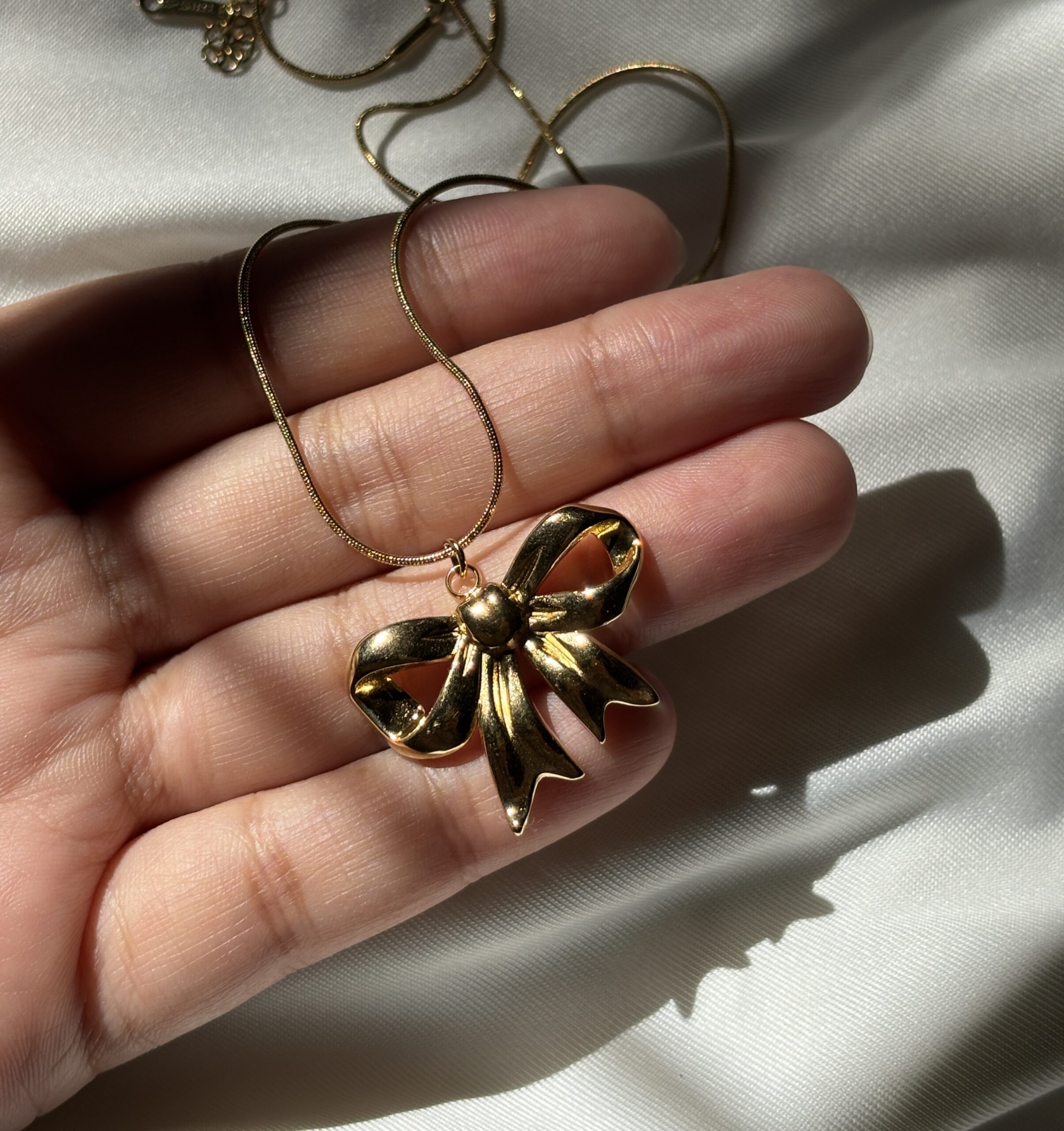 Golden Ribbon Bow Pendant Necklace – Elegant Feminine Jewelry - Image 2