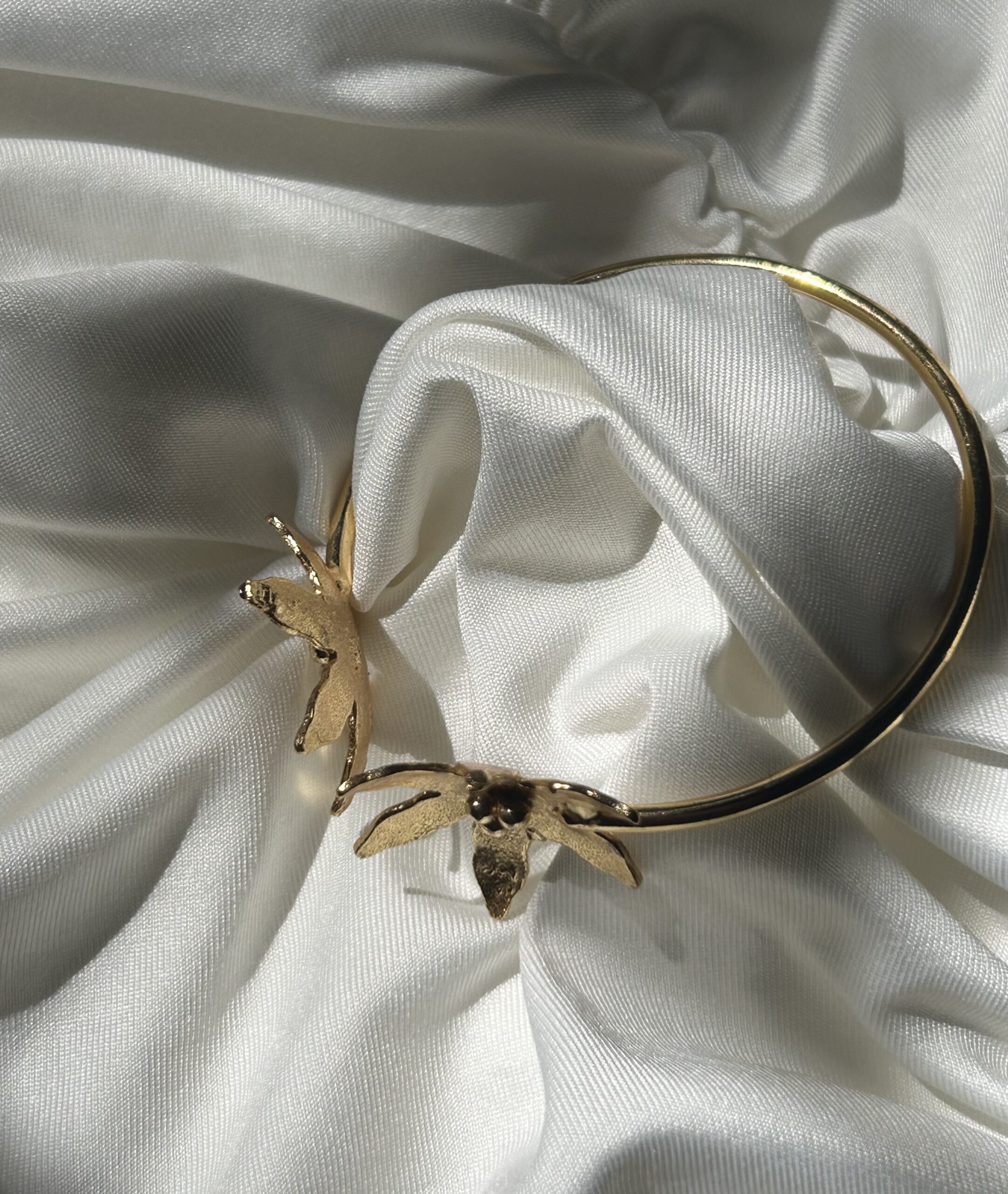 Handcrafted brass bracelet - Image 2