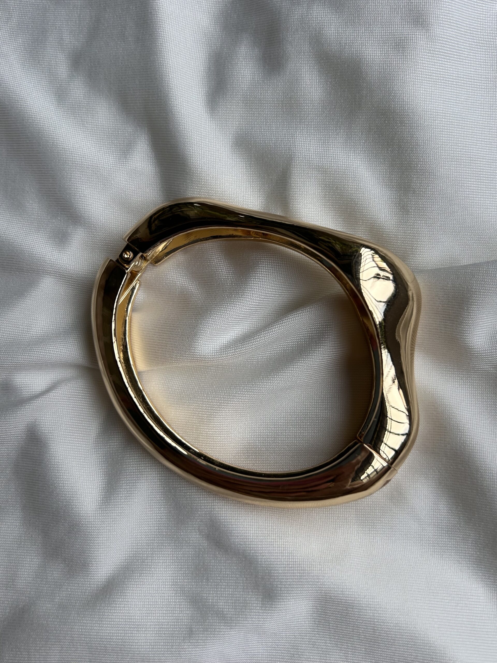 Fluid Form Anti-Tarnish Gold Bracelet