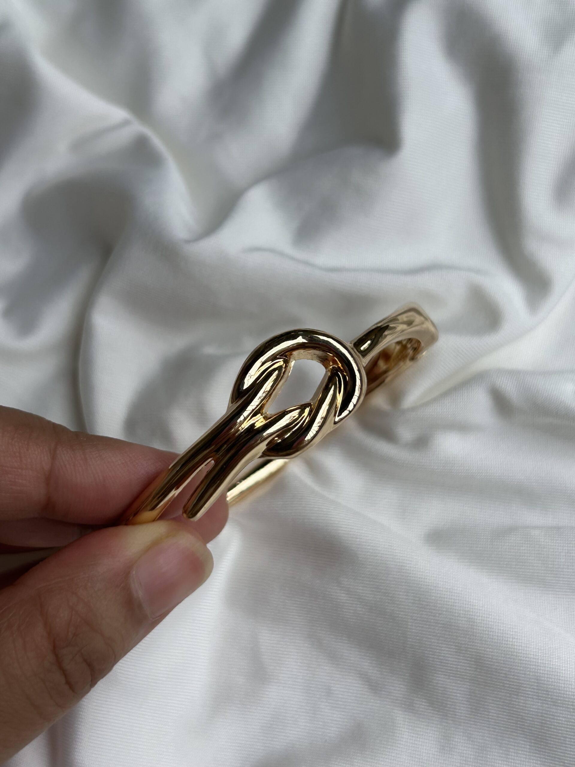 Bold Chain-Link Anti-Tarnish Gold Bracelet - Image 3