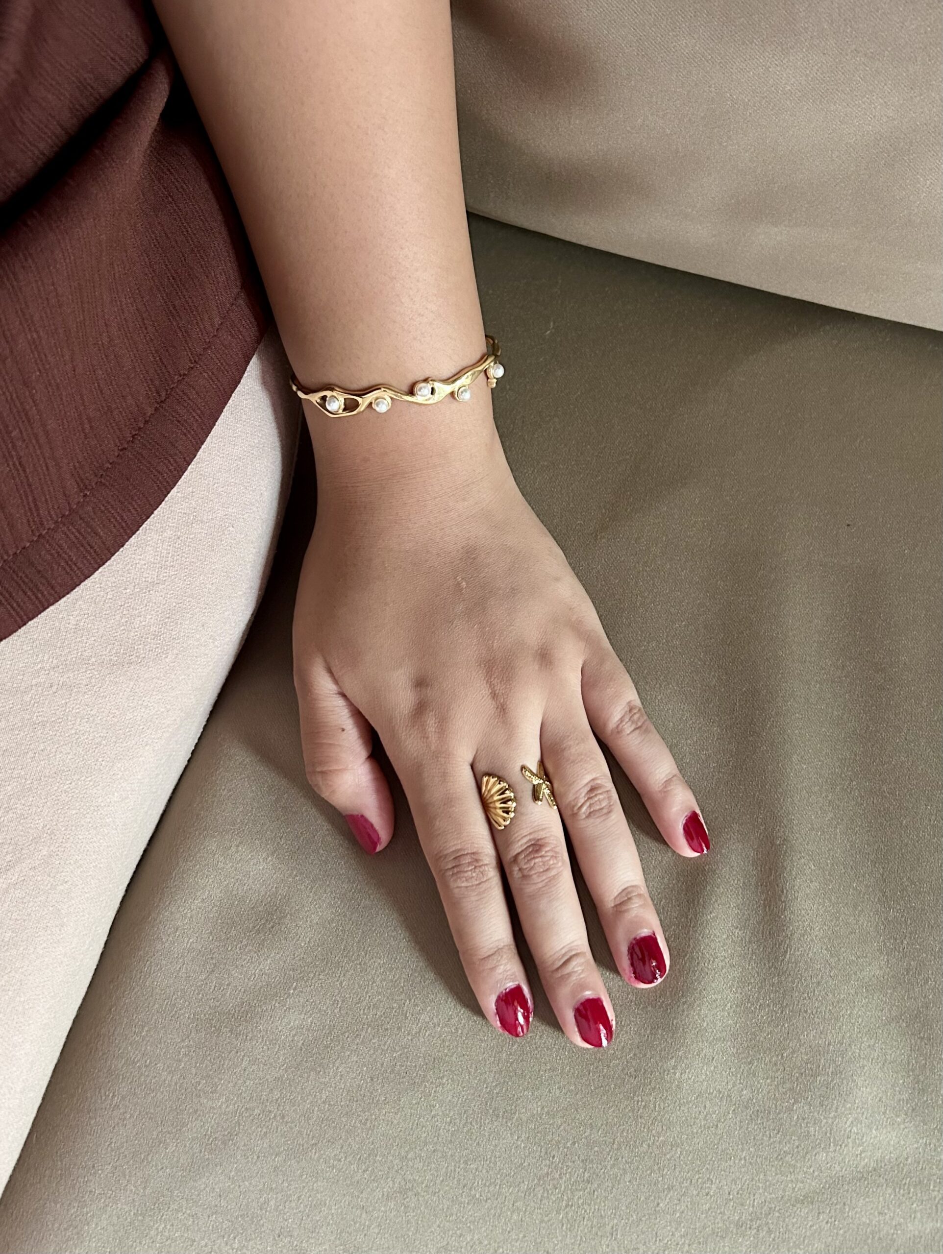 Elegant Wave Pearl Bracelet