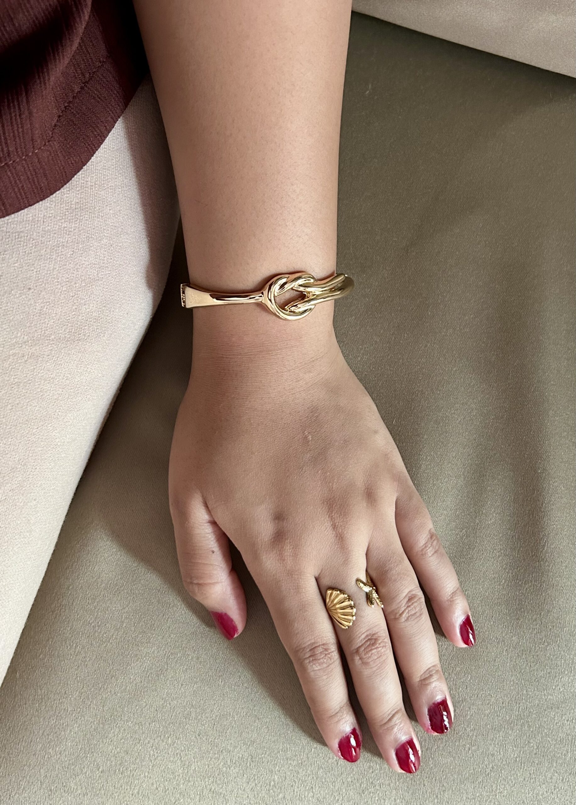 Bold Chain-Link Anti-Tarnish Gold Bracelet - Image 2